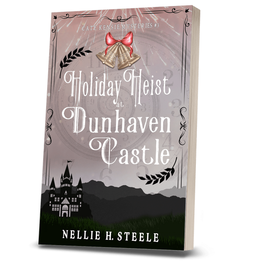 HOLIDAY HEIST AT DUNHAVEN CASTLE (PAPERBACK)